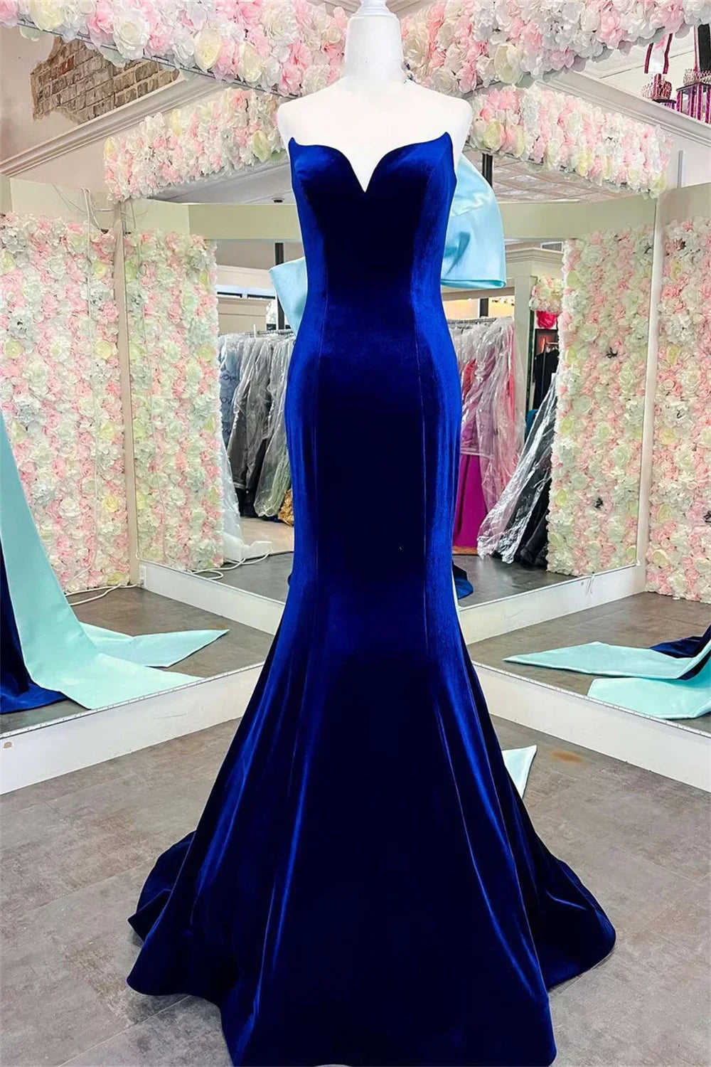 VougeVamp Dark Blue Taffeta Mermaid Prom Dress - Strapless Sleeveless Gown with Detachable Bow