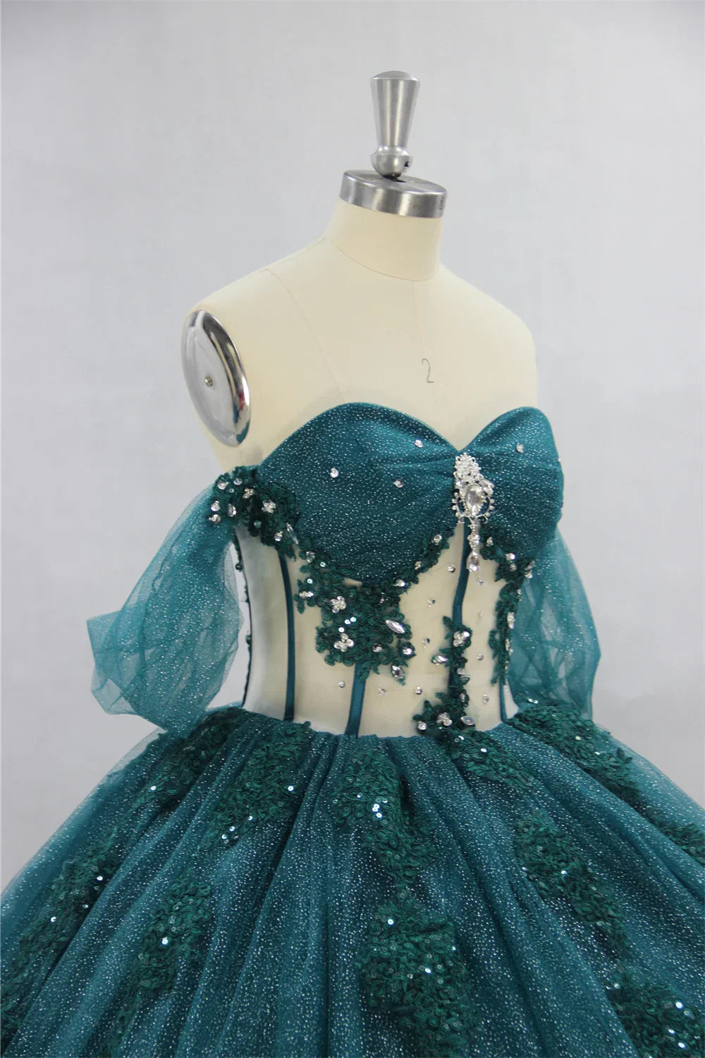 VougeVamp Princess Ball Gown Party Dress - Off-Shoulder Green A-Line Floor-Length Organza Gown