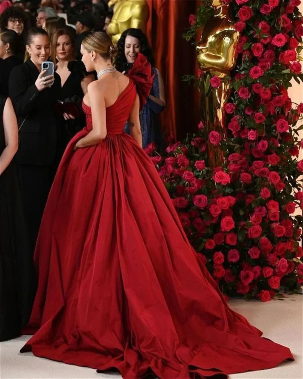 VougeVamp Elegant A-Line Taffeta Party Dress - One-Shoulder Bow Floor-Length Gown with 3D Floral Side Split