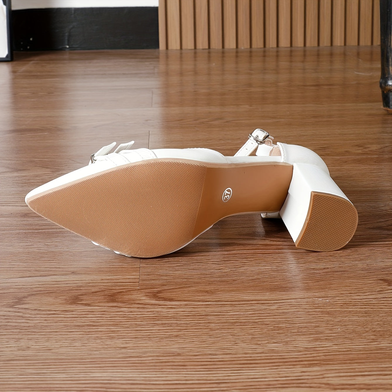 VougeVamp Elegant White Bowknot & Pearl Rhinestone High Heels – Fashionable Chunky Heel Pumps for Weddings & Special Occasions